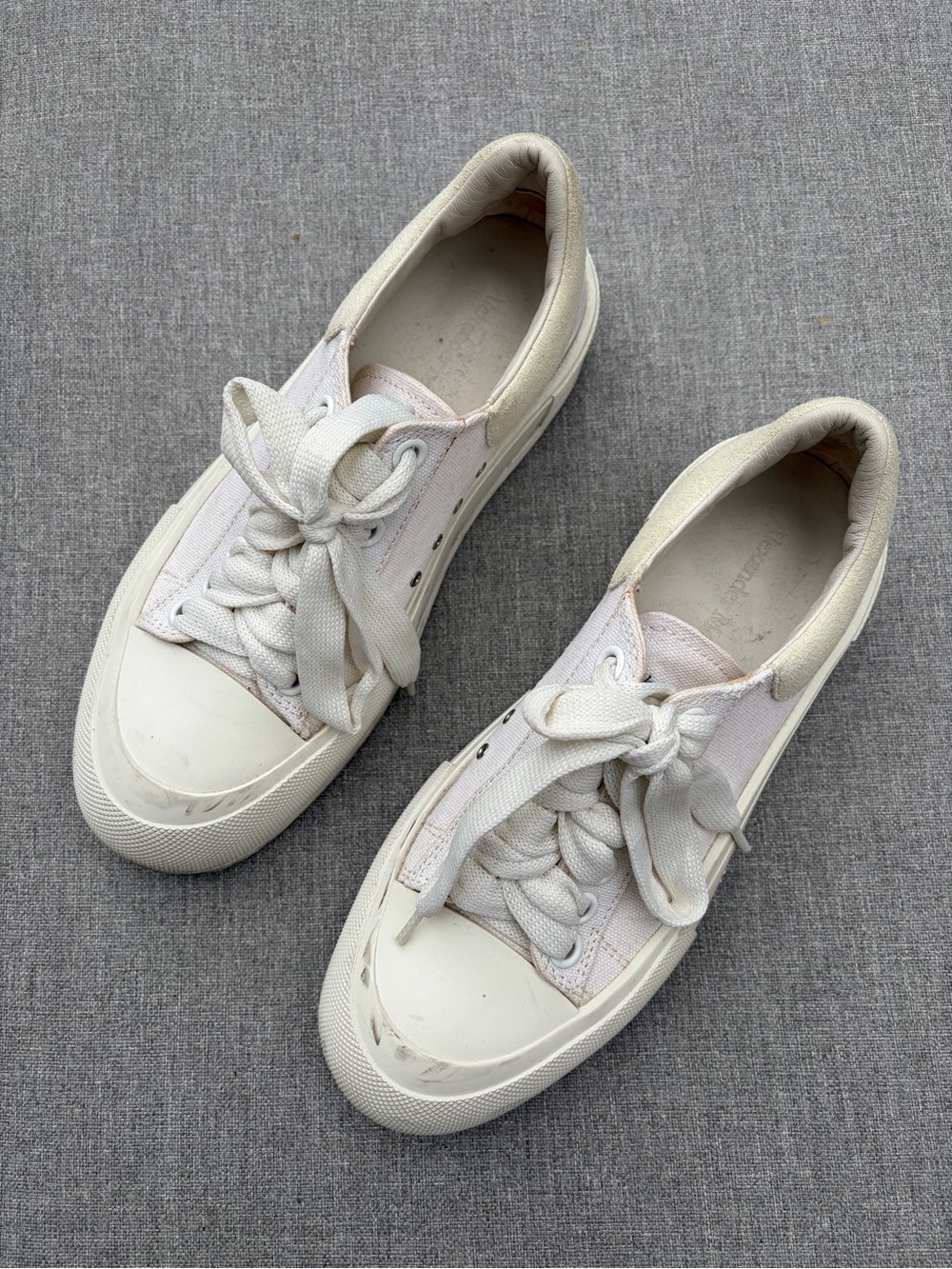 Alexander McQueen Cream and Off-White Low-Top Sneakers - Picture 4 of 5